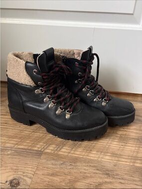 Women’s Black Lace-Up Sherpa Collar Boots